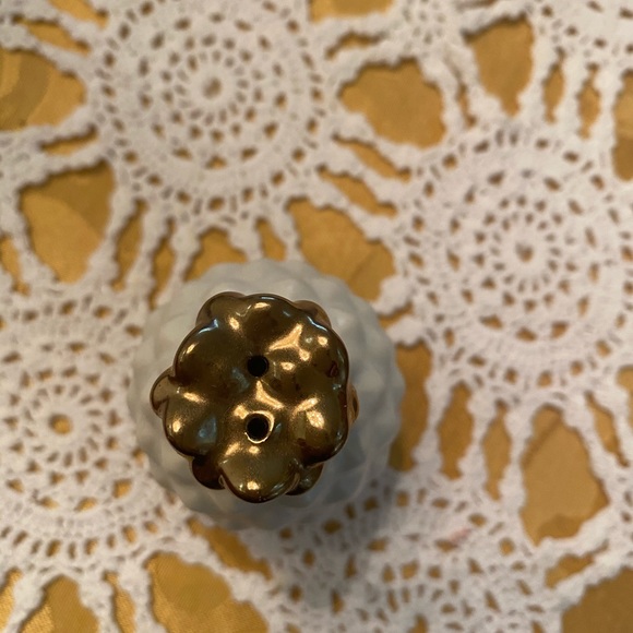 Salt shaker - Picture 2 of 3